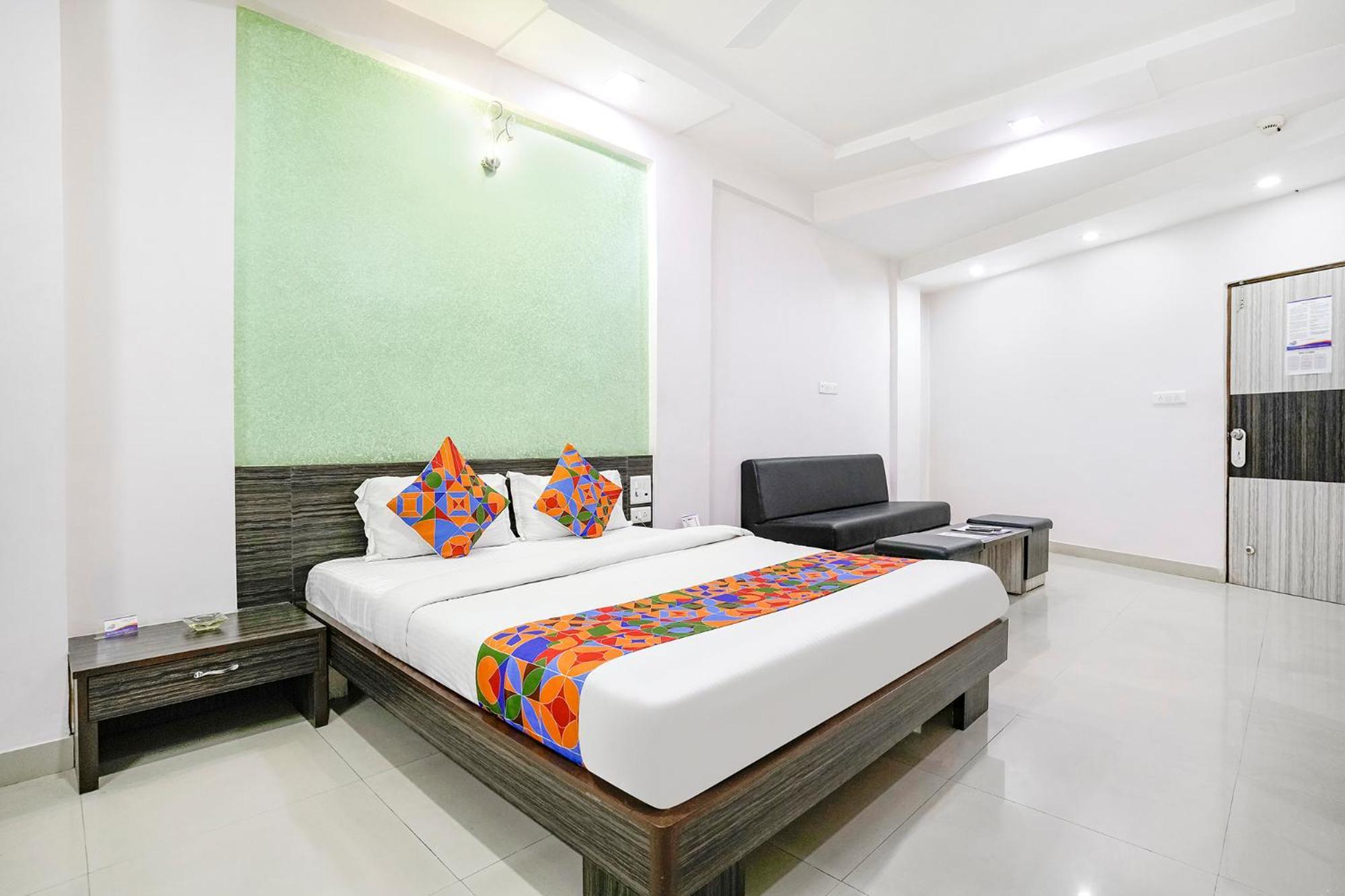 Fabhotel Skylon, Near Mahatma Mandir Gandhinagar Exteriör bild