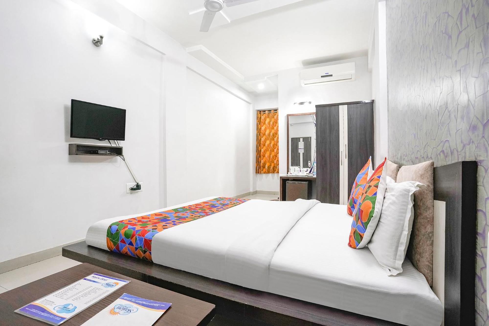 Fabhotel Skylon, Near Mahatma Mandir Gandhinagar Exteriör bild
