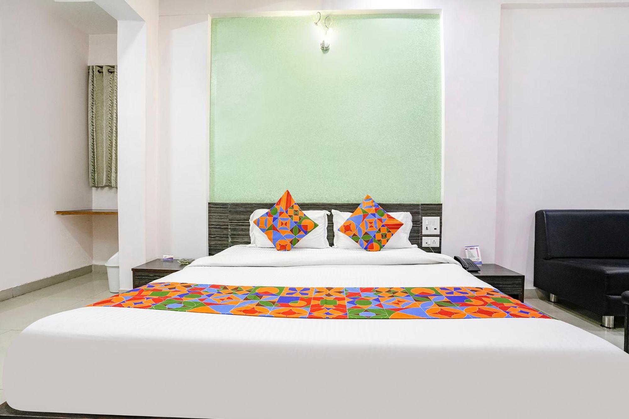 Fabhotel Skylon, Near Mahatma Mandir Gandhinagar Exteriör bild