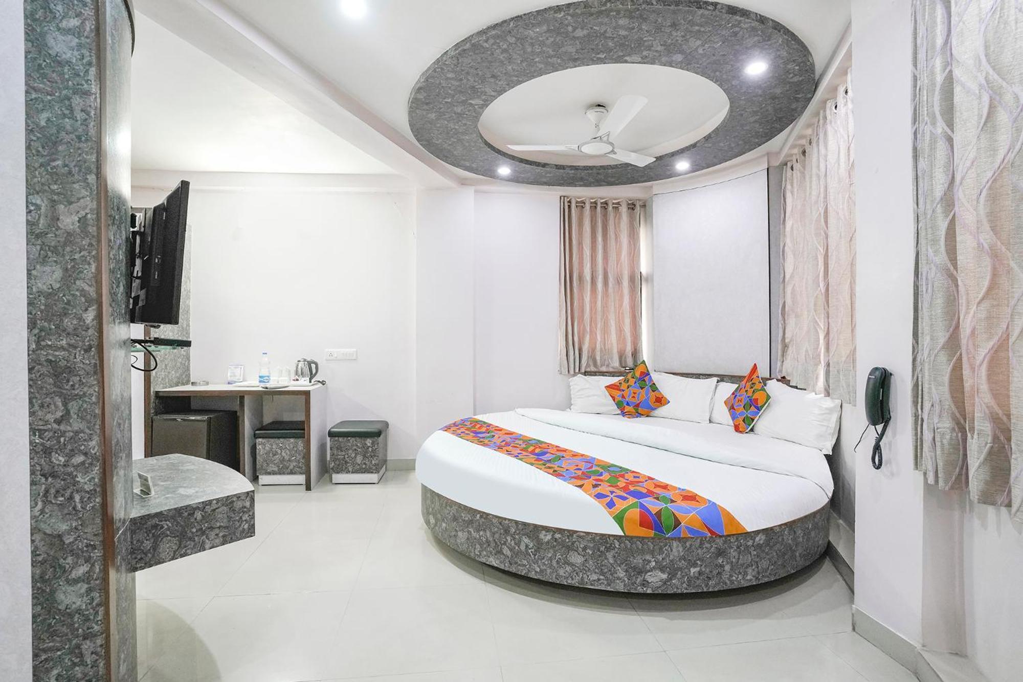 Fabhotel Skylon, Near Mahatma Mandir Gandhinagar Exteriör bild