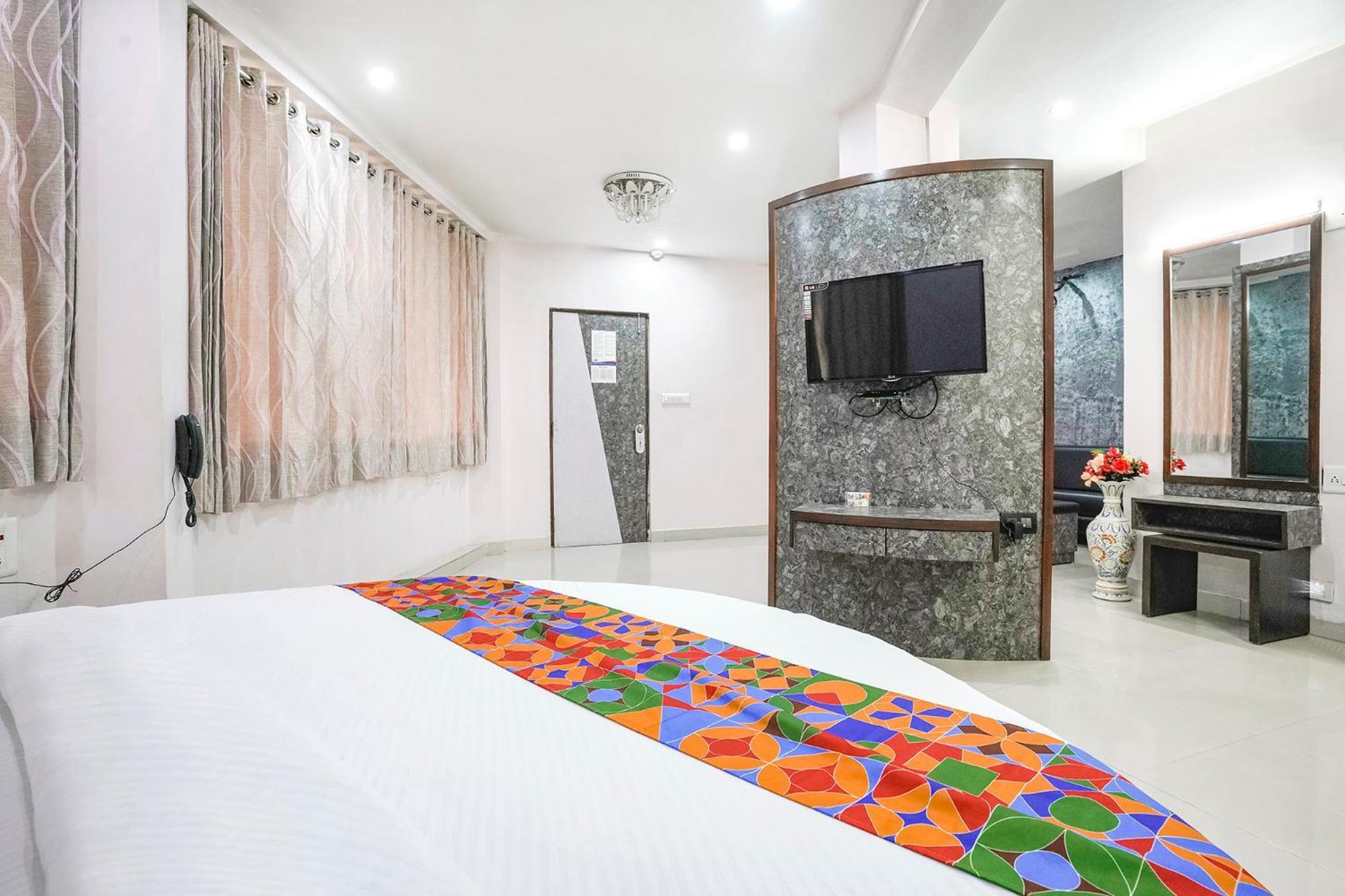 Fabhotel Skylon, Near Mahatma Mandir Gandhinagar Exteriör bild