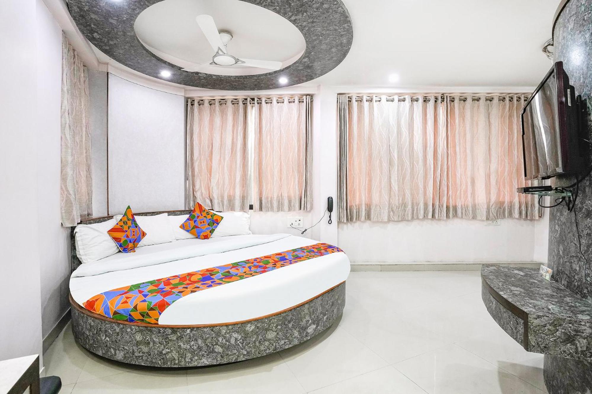 Fabhotel Skylon, Near Mahatma Mandir Gandhinagar Exteriör bild