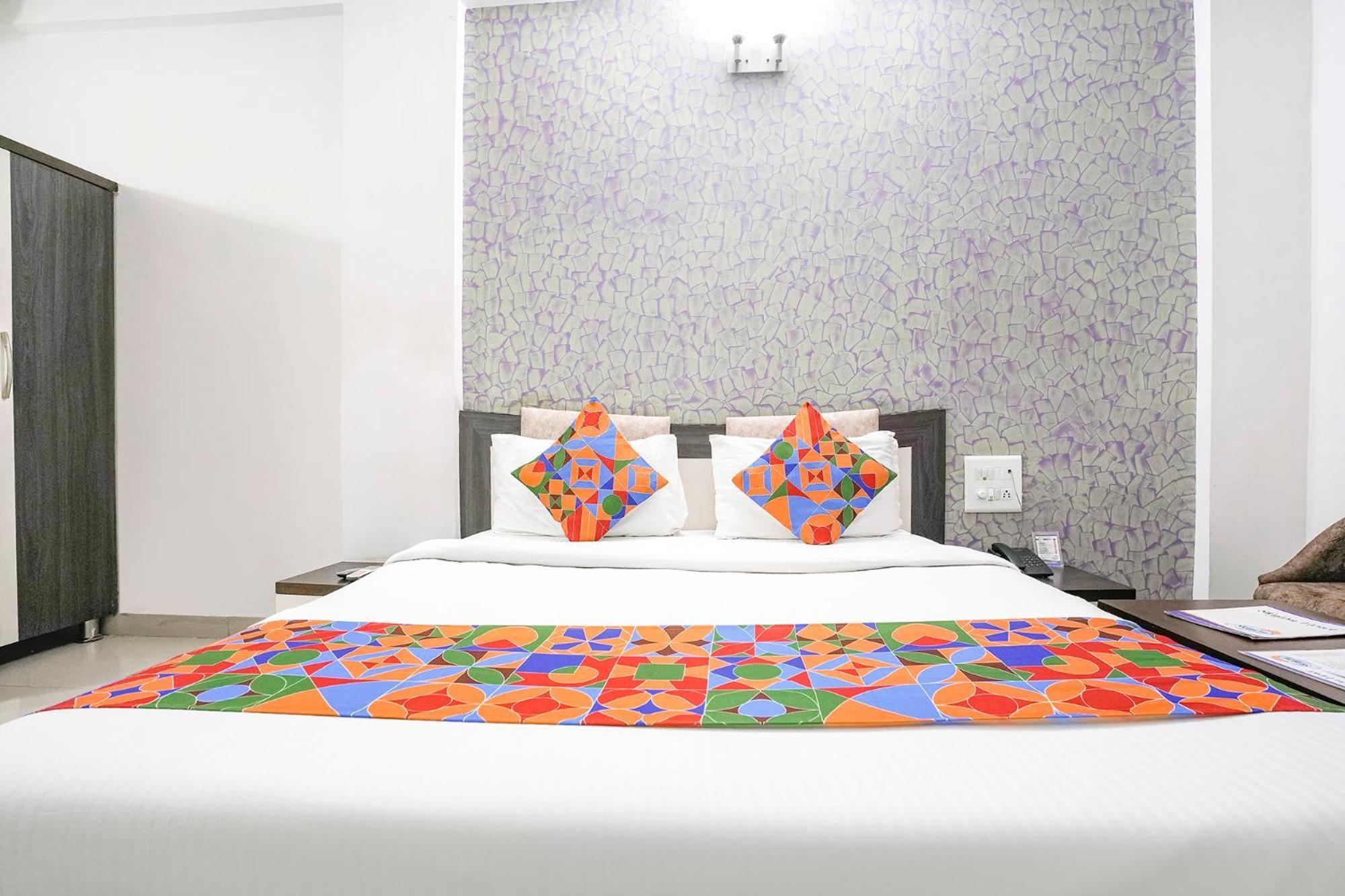 Fabhotel Skylon, Near Mahatma Mandir Gandhinagar Exteriör bild
